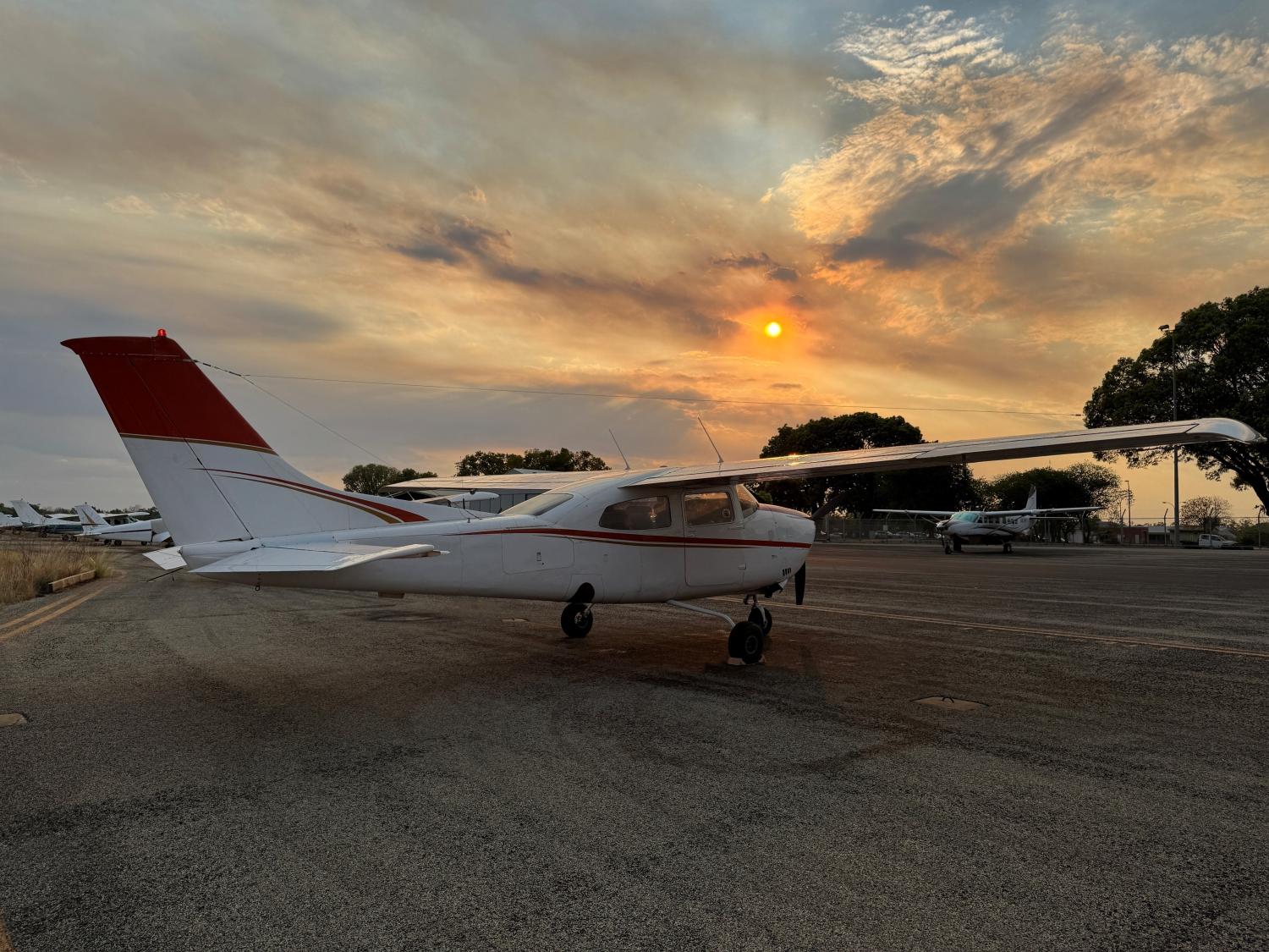 Click to enlarge Image 2 for 1976 Cessna 210L Cenrturion